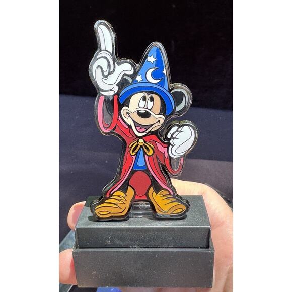 Vtg Disney Store FiGPiN Sorcerer Mickey Mouse Collectible Pin Hollywood Studios - Picture 2 of 8